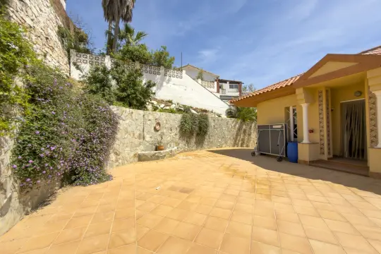 Image 5 thumb