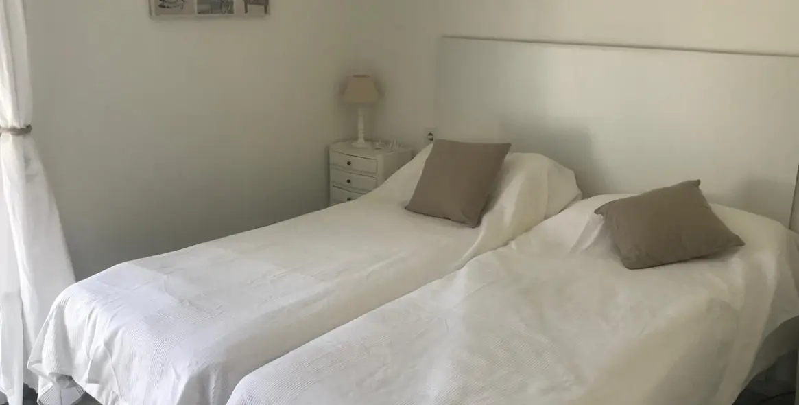 Long-term rent of penthouse duplex in Estepona 12