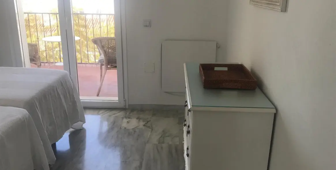 Long-term rent of penthouse duplex in Estepona 17