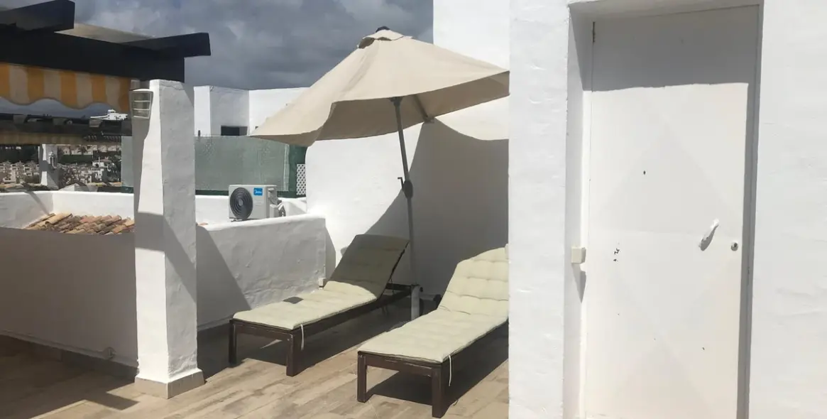 Long-term rent of penthouse duplex in Estepona 19