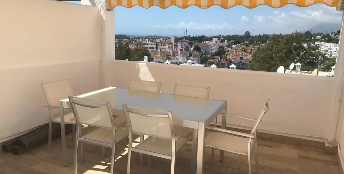 Long-term rent of penthouse duplex in Estepona 23