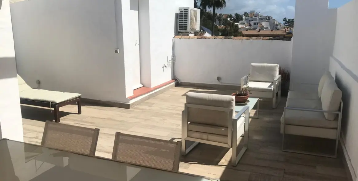 Long-term rent of penthouse duplex in Estepona 25