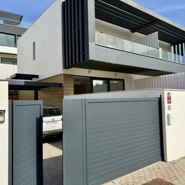 Alquiler a largo plazo de casa pareada en Estepona