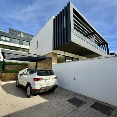 Alquiler a largo plazo de casa pareada en Estepona