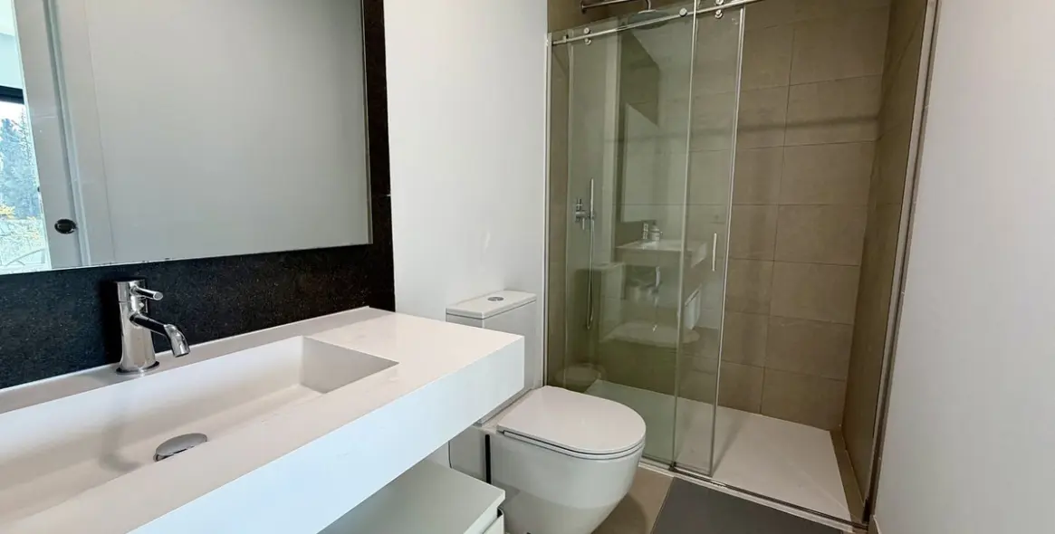 Alquiler a largo plazo de casa pareada en Estepona 25