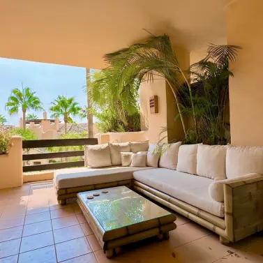 Долгосрочная аренда апартаментов на среднем этаже в Sierra Blanca