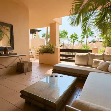 Долгосрочная аренда апартаментов на среднем этаже в Sierra Blanca