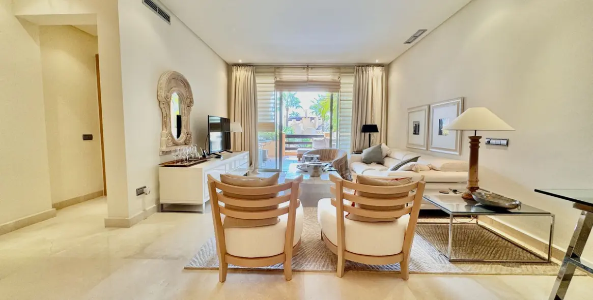 Long-term rent of middle floor apartment in Sierra Blanca 8