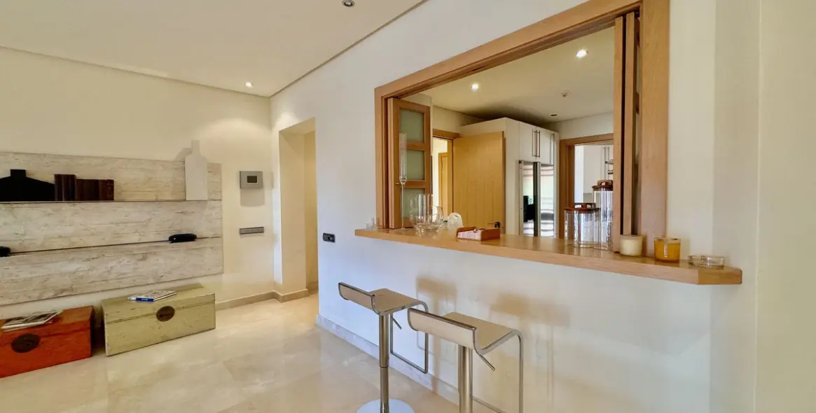 Long-term rent of middle floor apartment in Sierra Blanca 14