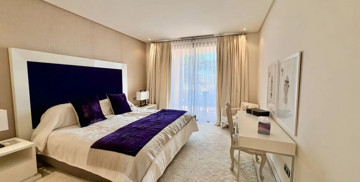 Long-term rent of middle floor apartment in Sierra Blanca 21