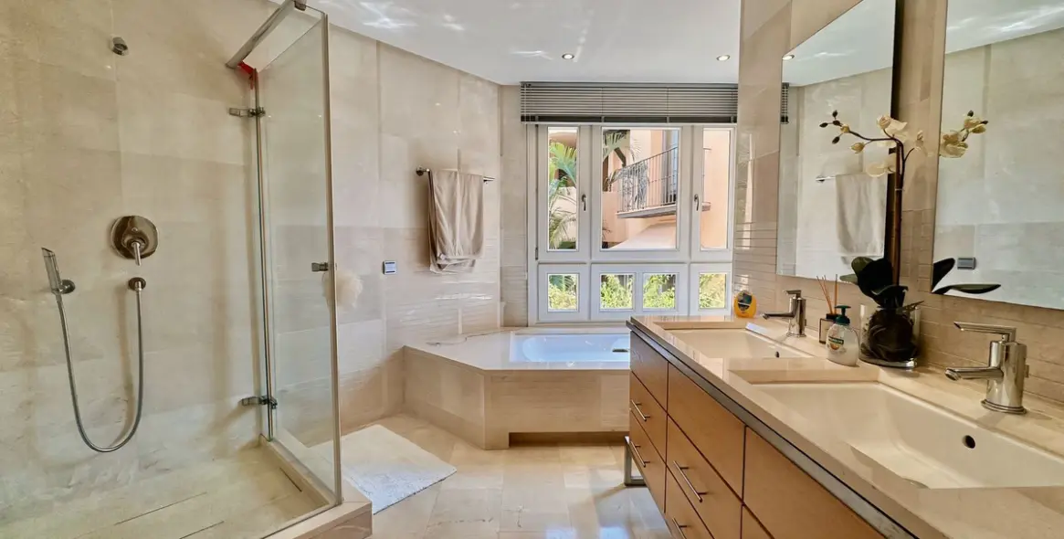 Long-term rent of middle floor apartment in Sierra Blanca 22