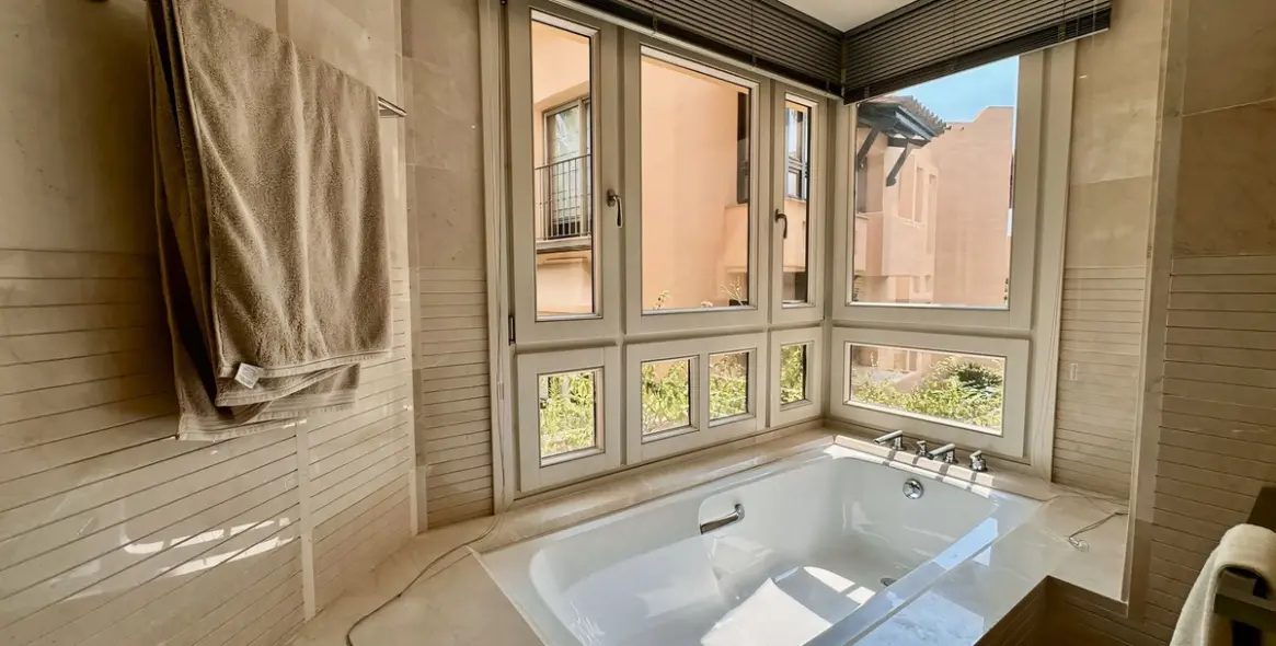 Long-term rent of middle floor apartment in Sierra Blanca 23