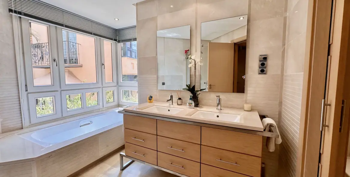 Long-term rent of middle floor apartment in Sierra Blanca 24