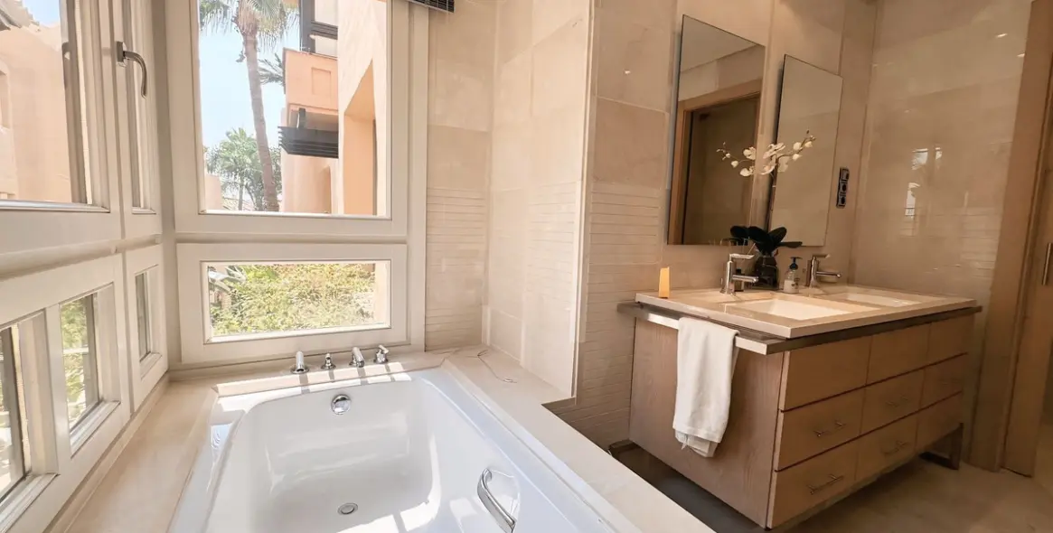 Long-term rent of middle floor apartment in Sierra Blanca 25