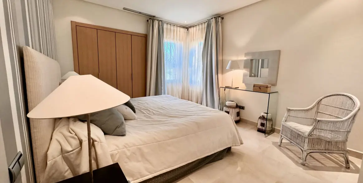 Long-term rent of middle floor apartment in Sierra Blanca 28