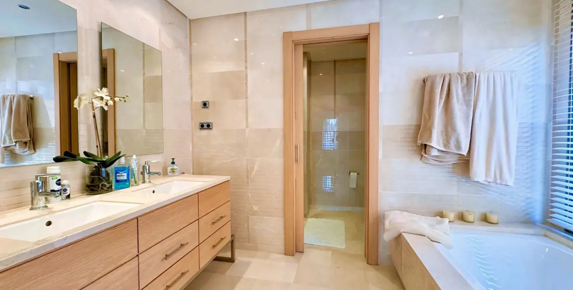 Long-term rent of middle floor apartment in Sierra Blanca 30