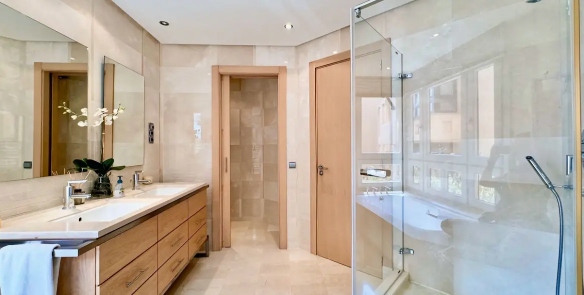 Long-term rent of middle floor apartment in Sierra Blanca 33