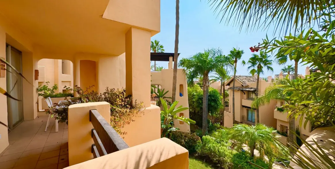 Long-term rent of middle floor apartment in Sierra Blanca 41