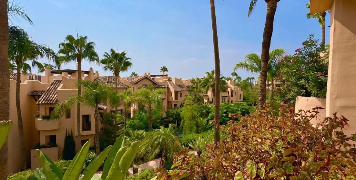 Long-term rent of middle floor apartment in Sierra Blanca 45