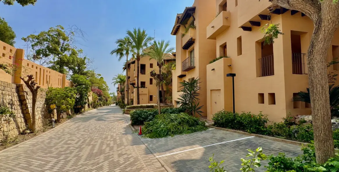 Long-term rent of middle floor apartment in Sierra Blanca 52