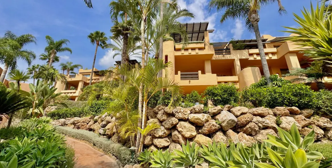 Long-term rent of middle floor apartment in Sierra Blanca 53