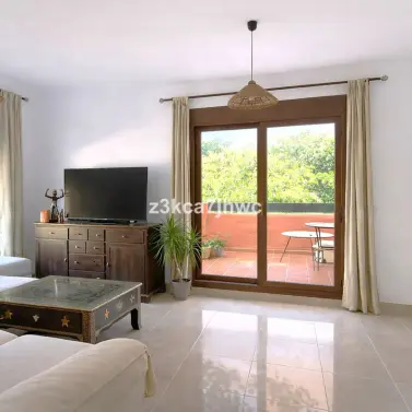 Продажа апартаментов на среднем этаже в Estepona
