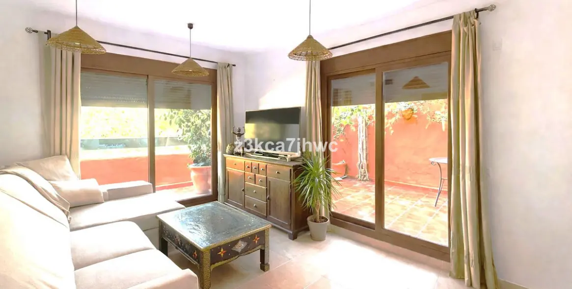 Продажа апартаментов на среднем этаже в Estepona 3