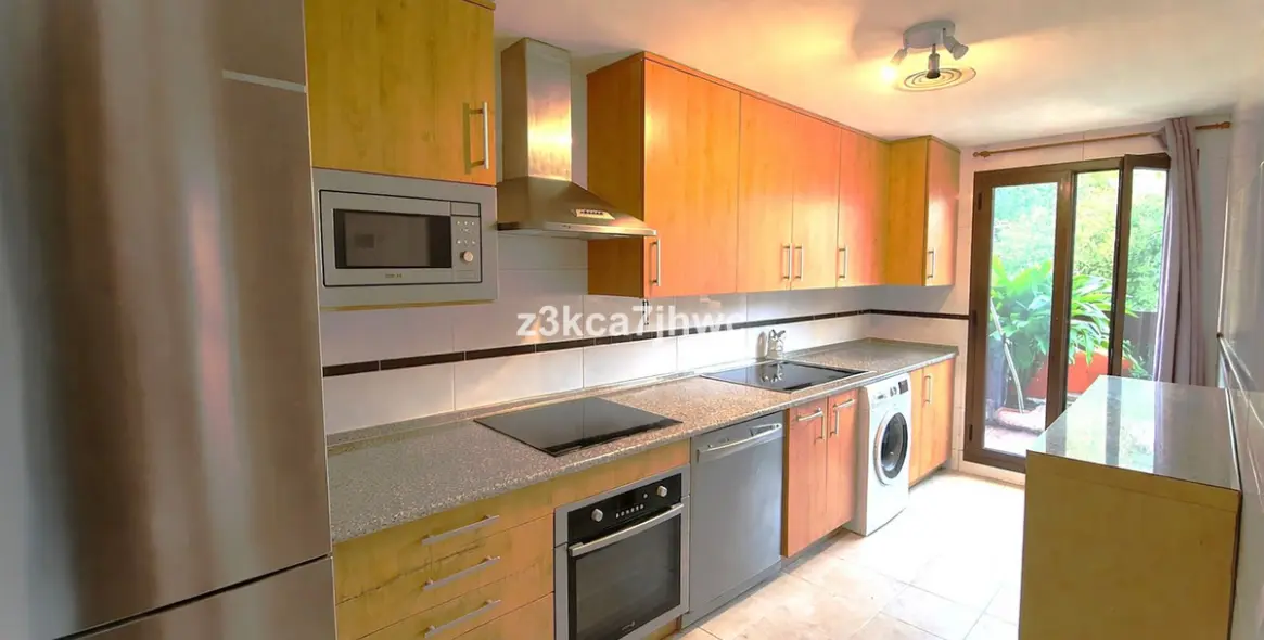 Продажа апартаментов на среднем этаже в Estepona 4