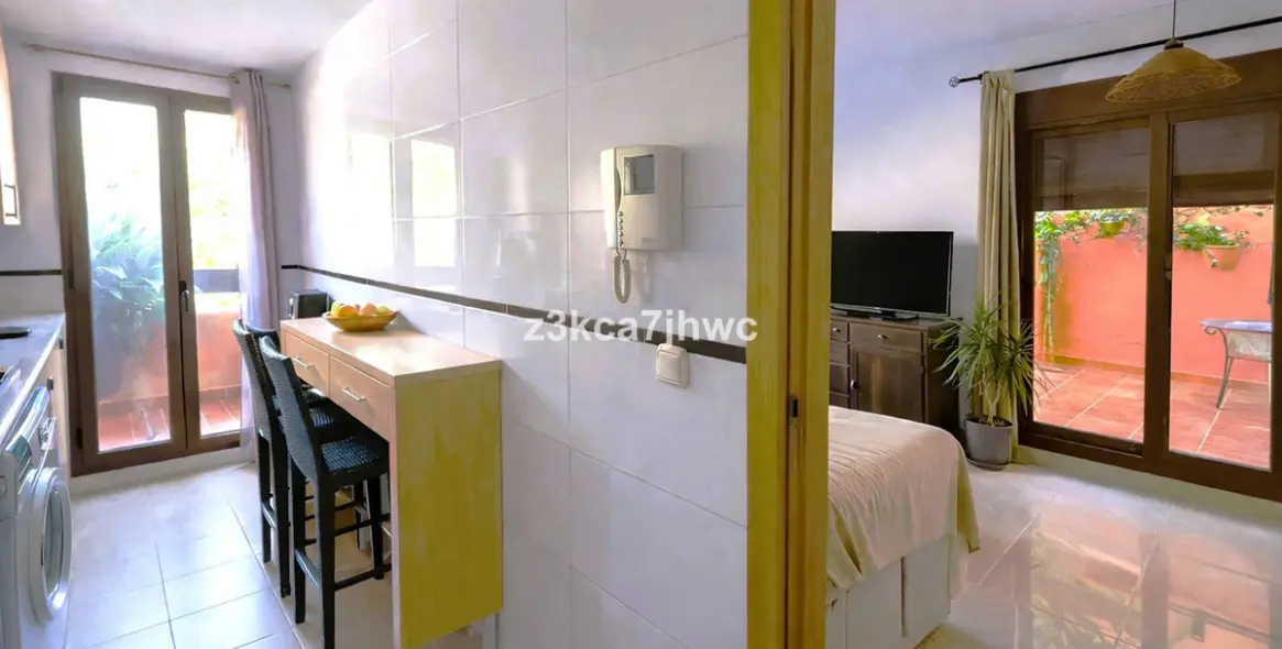 Продажа апартаментов на среднем этаже в Estepona 5