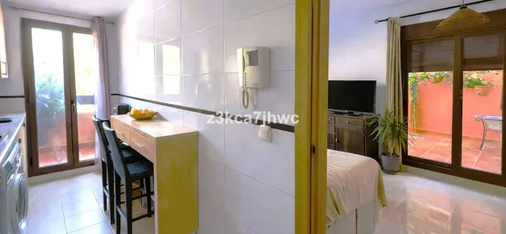 Продажа апартаментов на среднем этаже в Estepona 4