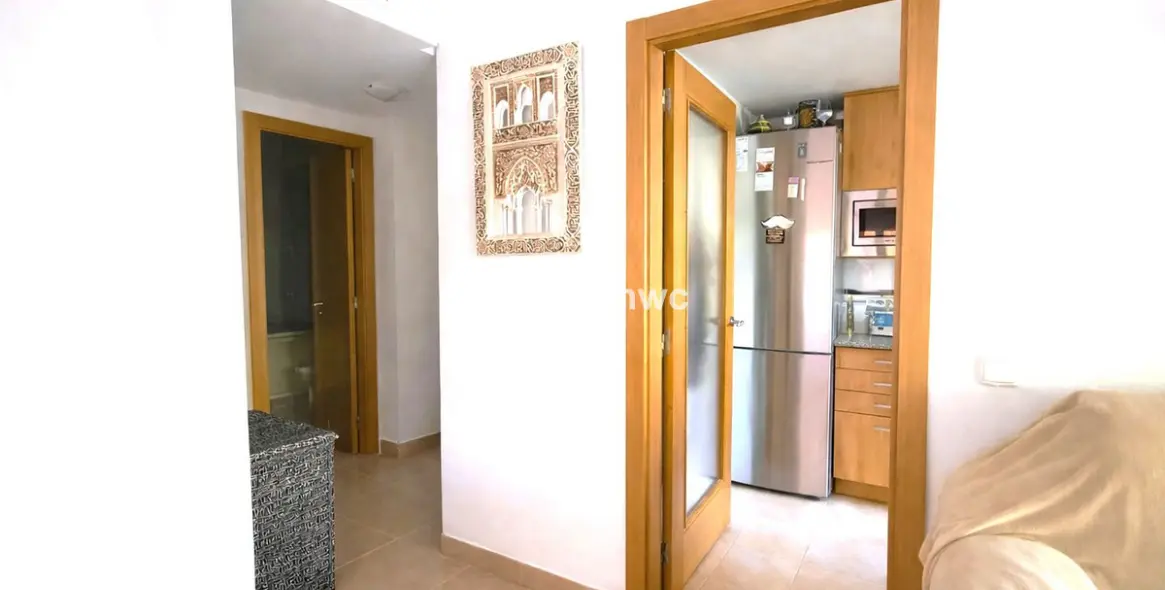 Продажа апартаментов на среднем этаже в Estepona 6