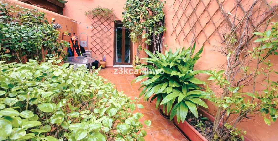 Продажа апартаментов на среднем этаже в Estepona 9