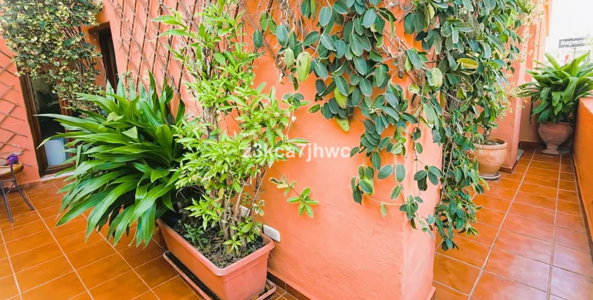 Продажа апартаментов на среднем этаже в Estepona 10