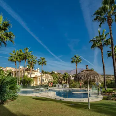 Sale of middle floor apartment in Casares Playa