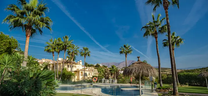 Sale of middle floor apartment in Casares Playa 0