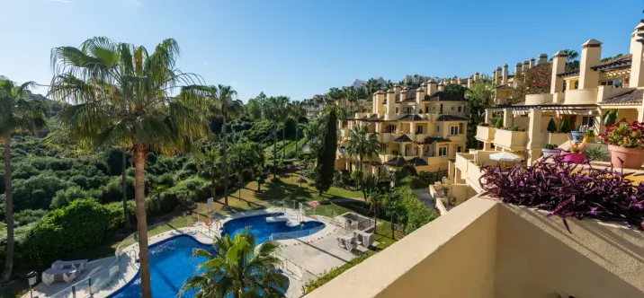 Sale of middle floor apartment in Casares Playa 2
