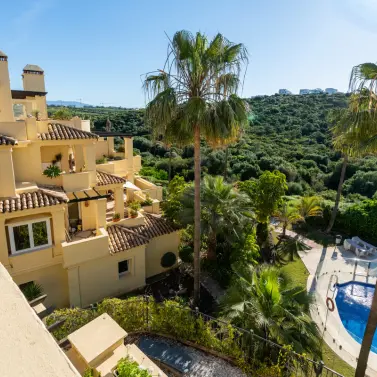 Sale of middle floor apartment in Casares Playa