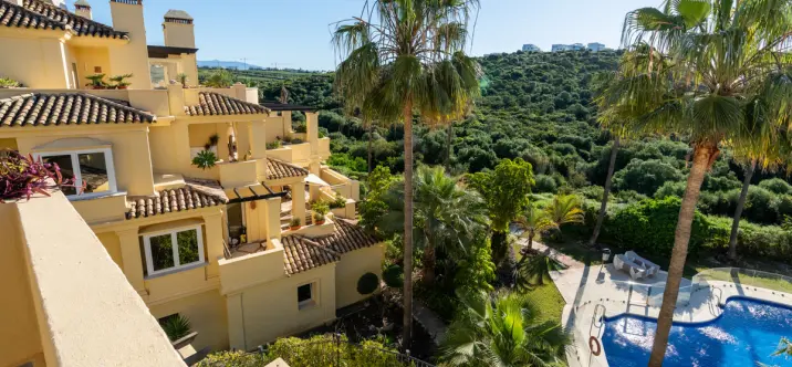 Sale of middle floor apartment in Casares Playa 4