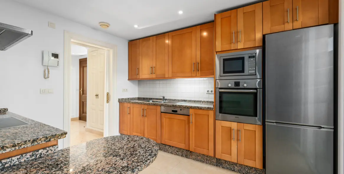 Sale of middle floor apartment in Casares Playa 31