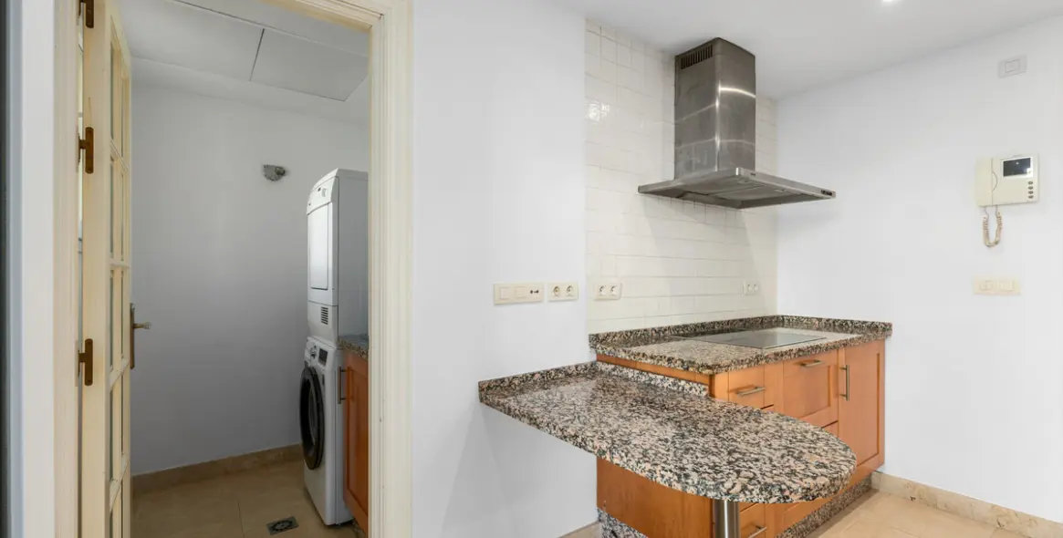 Sale of middle floor apartment in Casares Playa 34