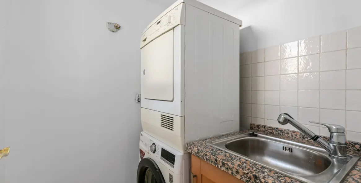 Sale of middle floor apartment in Casares Playa 38