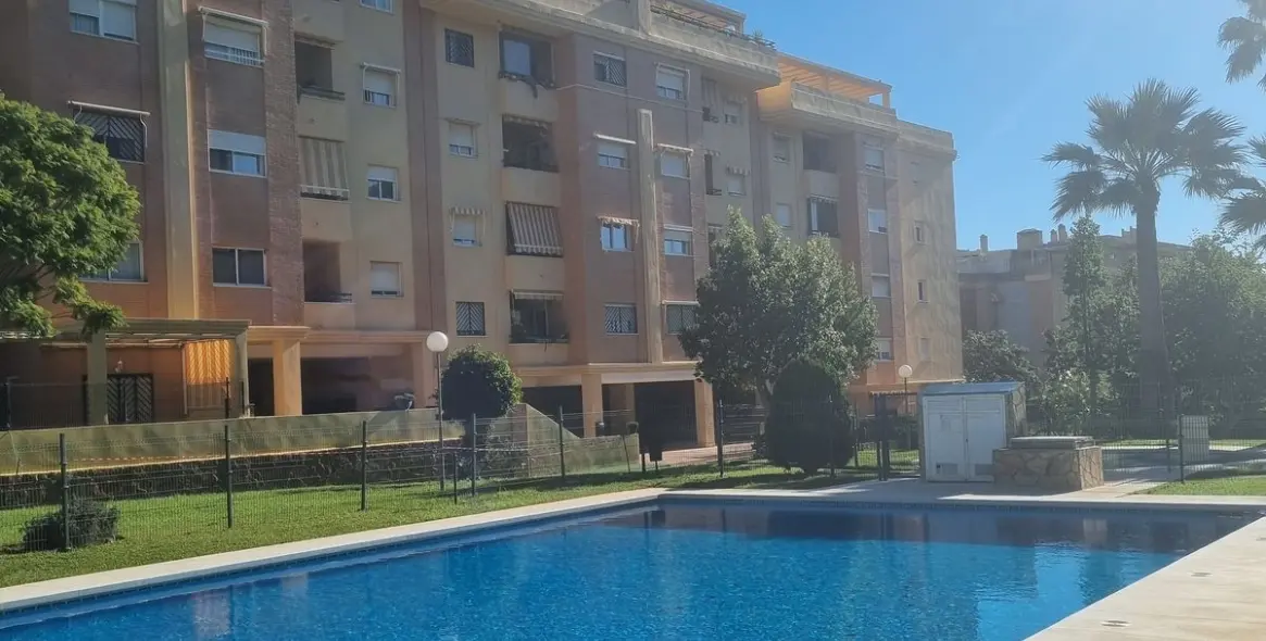 Продажа апартаментов на среднем этаже в Torremolinos 1