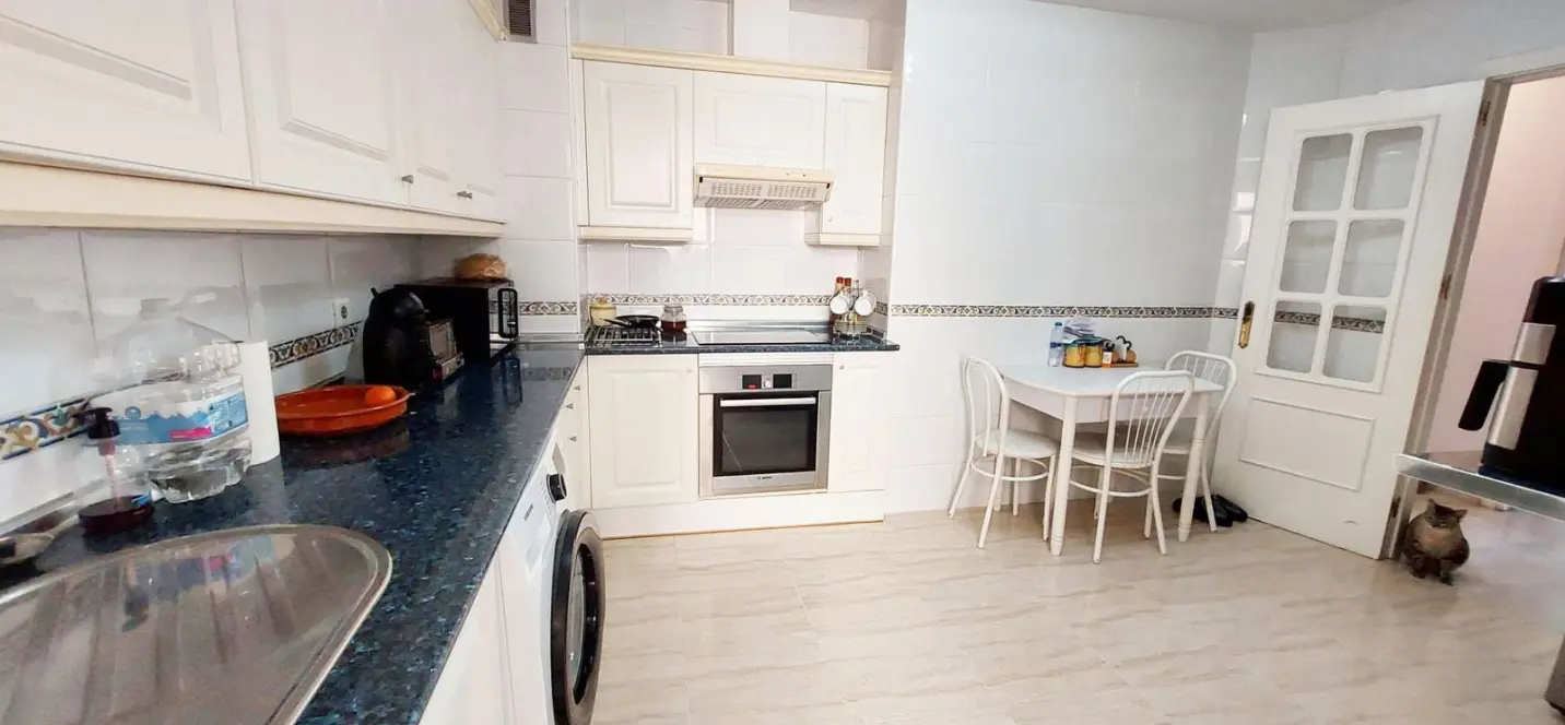 Sale of middle floor apartment in Torremolinos 4