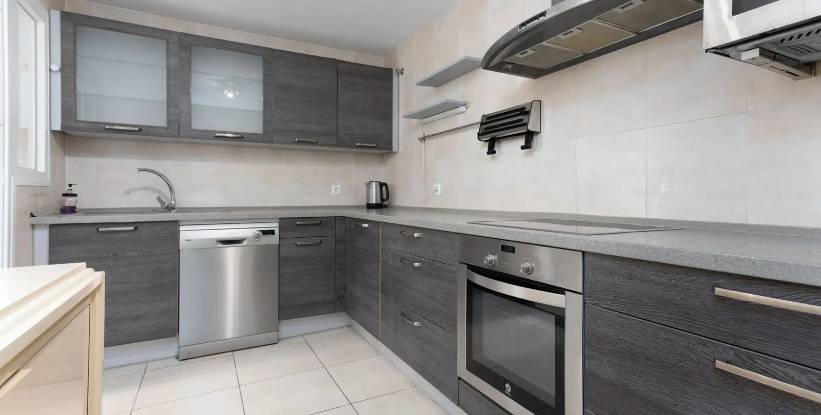 Venta de apartamento en planta media en La Campana 9