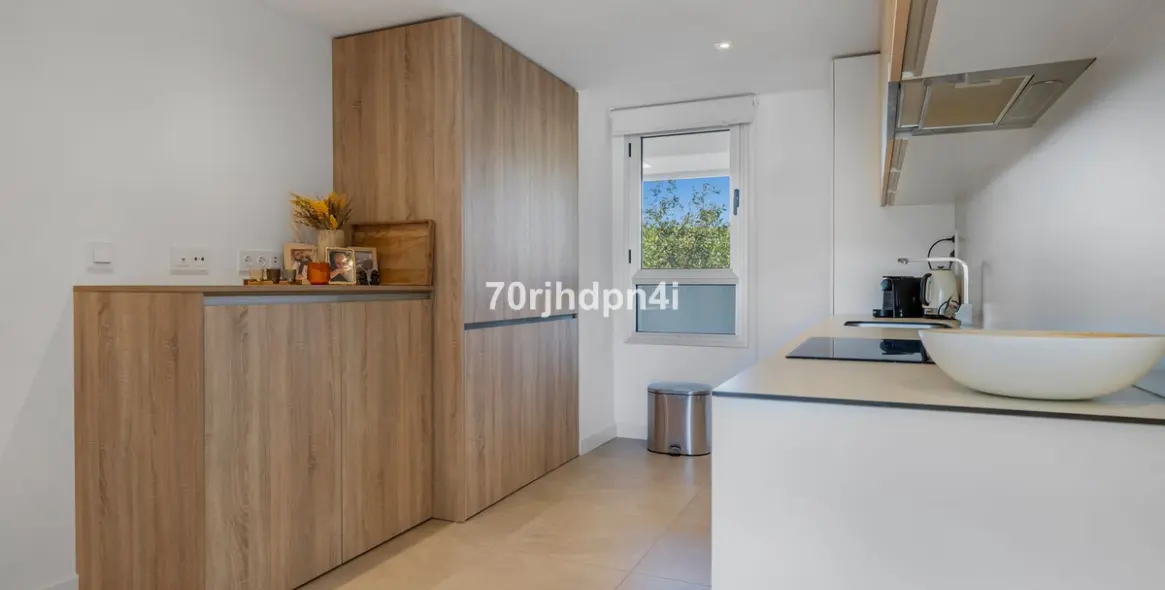 Sale of middle floor apartment in Mijas Costa 4