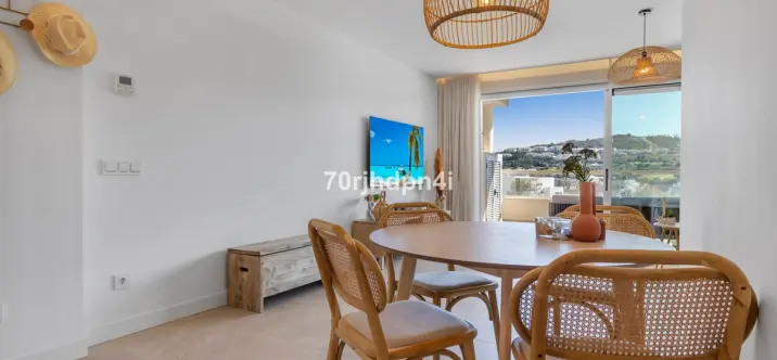 Sale of middle floor apartment in Mijas Costa 4