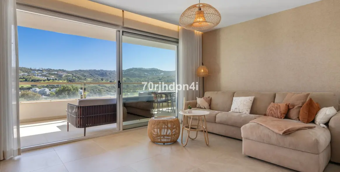 Sale of middle floor apartment in Mijas Costa 9