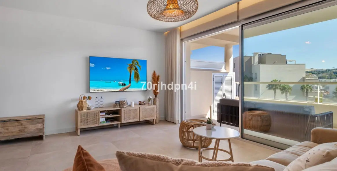 Sale of middle floor apartment in Mijas Costa 10