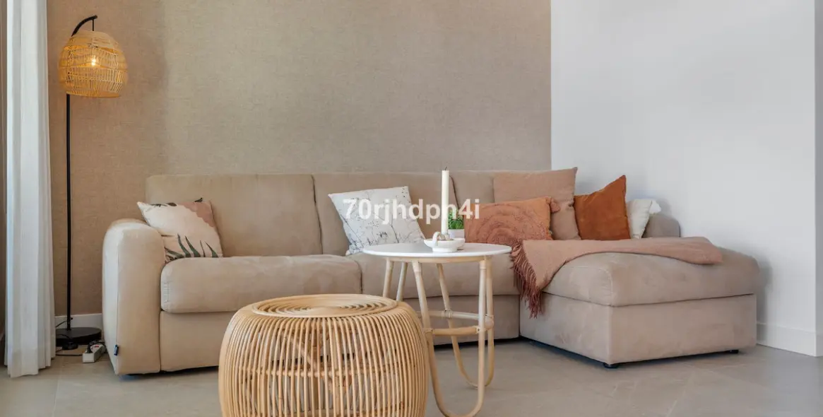 Sale of middle floor apartment in Mijas Costa 11