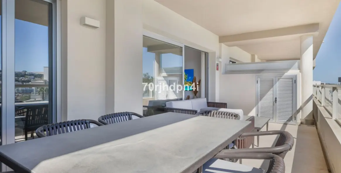 Sale of middle floor apartment in Mijas Costa 12